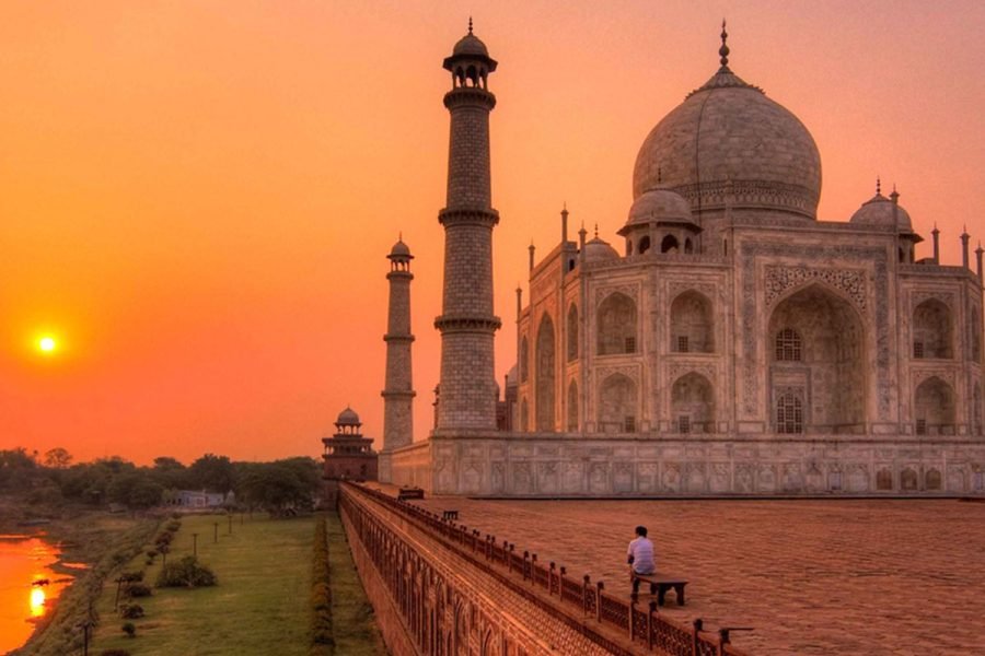 Taj Mahal at Sunrise and Agra Day-Tour from New Delhi with Breakfast